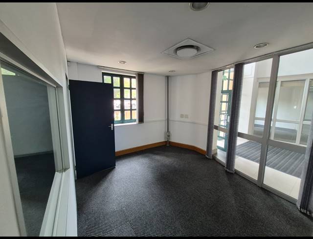 605M² OFFICE TO LET IN SUNNINGHILL